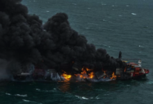 حادث | مصر تتابع انفجار سفينة شحن وتبحث عن القبطان المفقود
