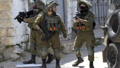 اقتحام | قوات الاحتلال في فلسطين تمارس جرائم الاعتقال في جنين