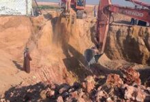 ريان المنيا | السلطات المصرية تنجح في استخراج جثمان مزارع سقط في بئر 30 مترا